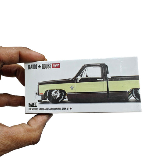 Kaido House Mini GT //145 Chevrolet Silverado Kaido Vintage Spec V1 1/64 Diecast Model